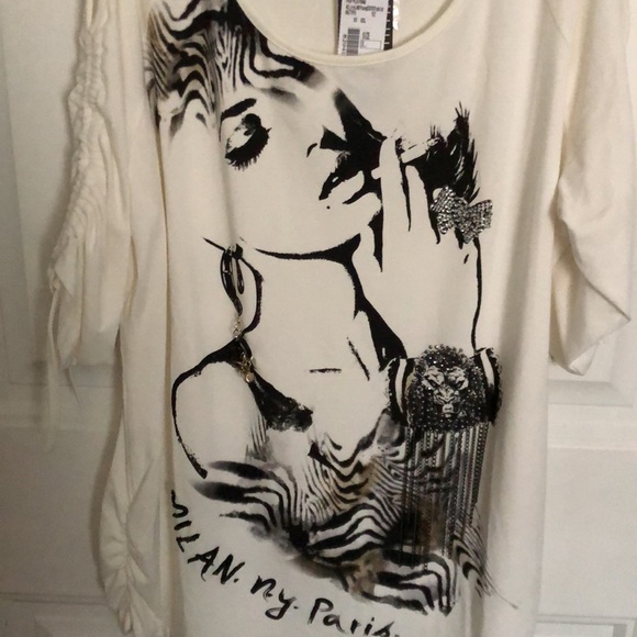 NWT: Cold Shoulder Top - Picture 4 of 5